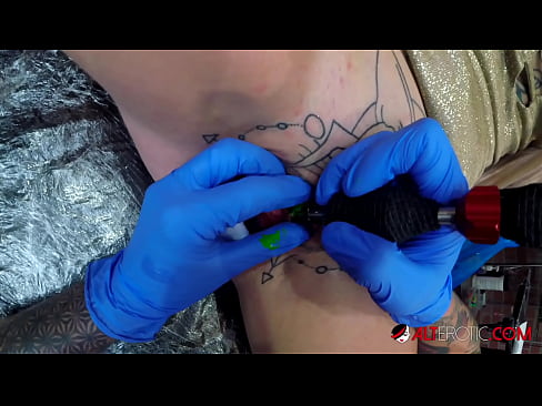 ❤️ Ekstremt tatoveret hottie Sully Savage fik en tatovering på sin klitoris ❤️ Super sex at da.basseyn-vsem.ru ️❤